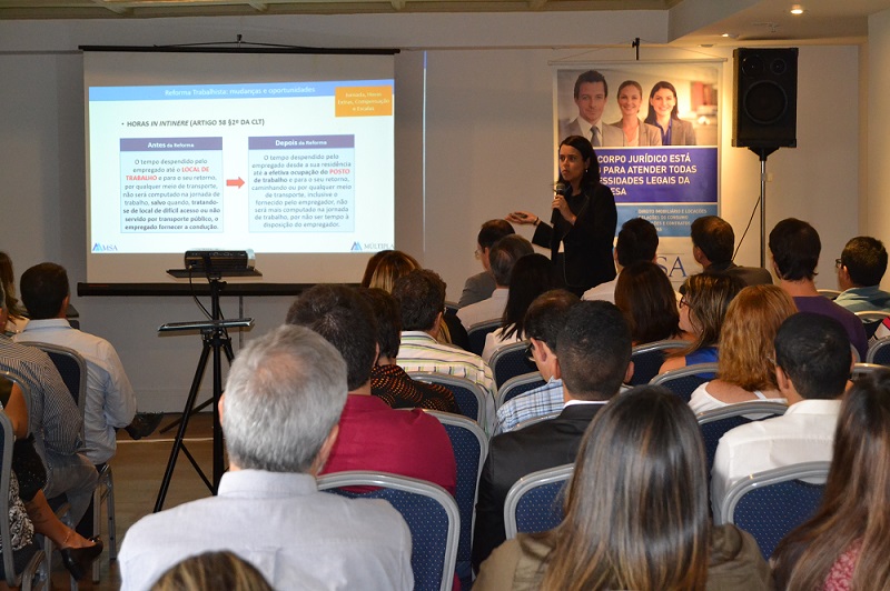 Catarina Mael, sócia da MSA Advogados, faz sua palestra sobre mudanças nas leis trabalhistas.